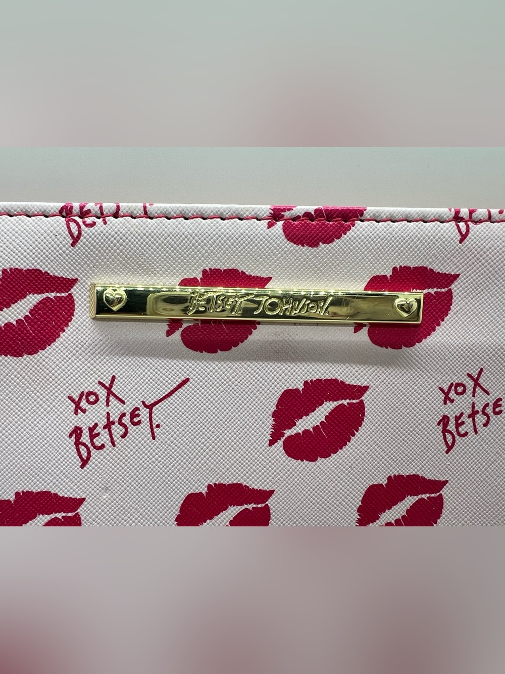 Betsey Johnson lips print wristlet purse - Picture 3 of 9